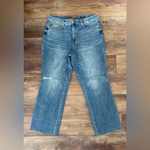 Judy Blue Distressed Cropped Jeans in Medium Blue